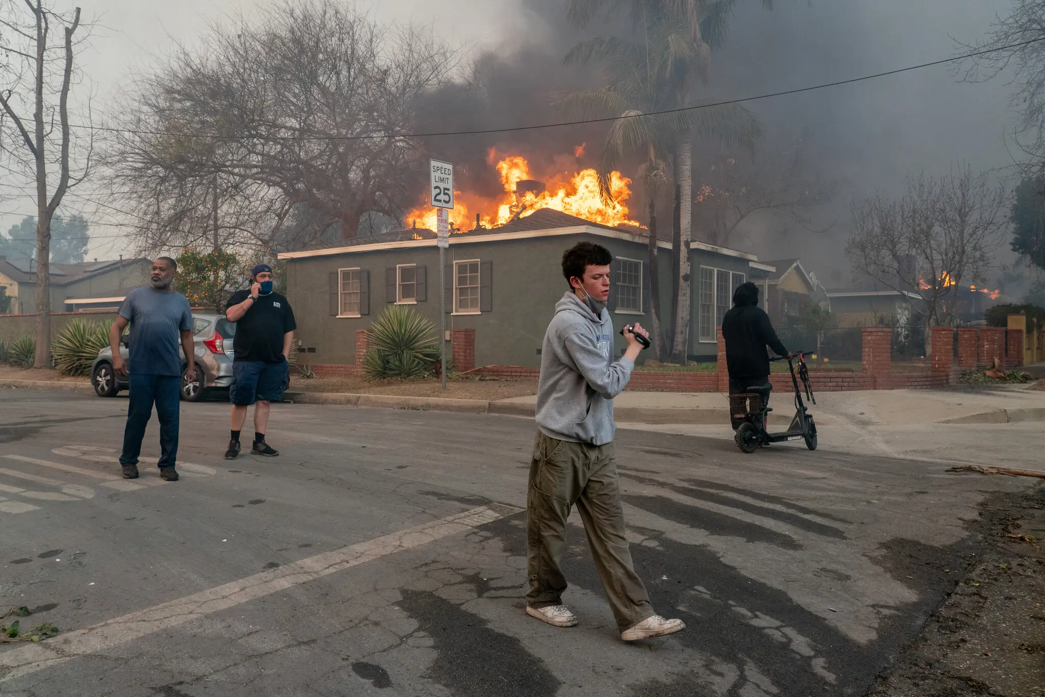 Watch Duty, a wildfire-tracking app, provides a lifeline in Los Angeles.