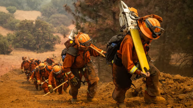 Inmates fighting L.A. fires revive scrutiny of practice.